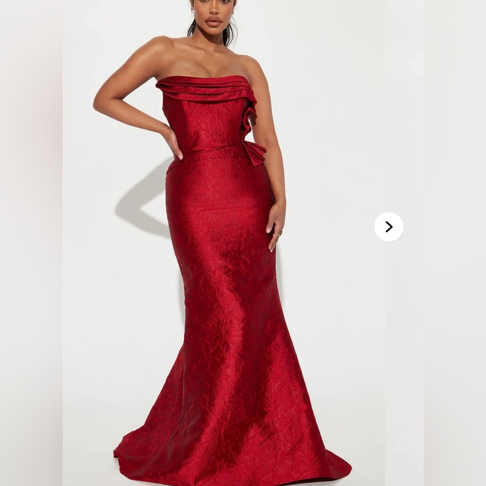 Elegant Red Strapless Evening Gown